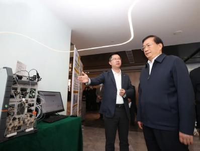 王忠林调研武汉产业创新发展研究院