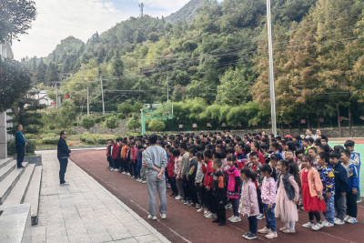 野人谷学校：开展学雷锋系列主题教育活动