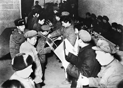 时政微观察丨“我们的根扎在劳动人民之中”