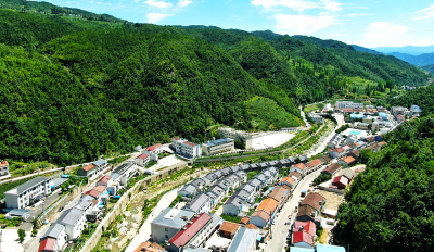 万峪河乡：坚持党建引领 促进村庄发展