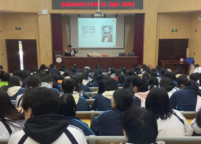 419张救护员证成为学生的毕业礼物