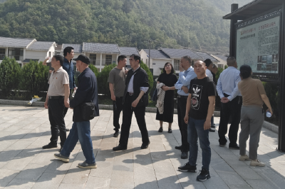 退休不褪色 余热映初心——县退役军人事务局：组织离退休干部参观红色教育基地