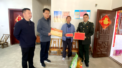 立功喜报送上门——房县沙河乡慰问优秀士兵家属
