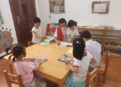 县保密局：“六一”慰问送温暖，真情关怀暖童心