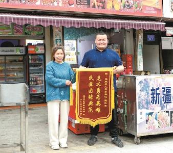 不会游泳的他去年在长江边两天救起3人 好小伙玉苏普江获省市县三级表彰