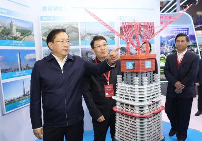 湖北省建筑业高质量发展论坛在汉举行 王忠林宣布论坛开幕