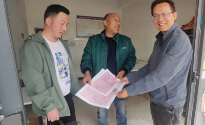 房县上龛乡“不见面”办执照获群众点赞