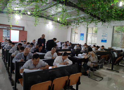 房县人社局：推进职业技能提升行动打造新时代能工巧匠