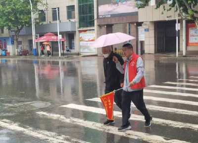 县人社局：开展交通劝导 助力文明出行