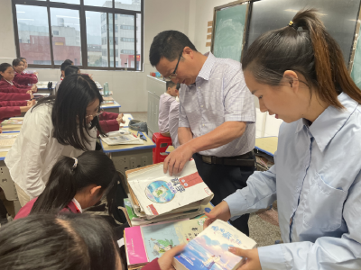 【能力作风建设在行动】房县思源实验学校：开展教辅材料违规收费问题自查工作