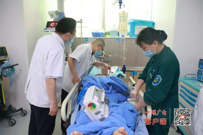 十堰人医直升机免费救援竹溪脑出血危重患者