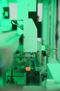 武汉科创逐浪高：一束光照亮大产业，“中国大脑”提升中国制造