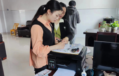 房县城乡居民养老保险服务中心：开展敲门行动 营造创文氛围