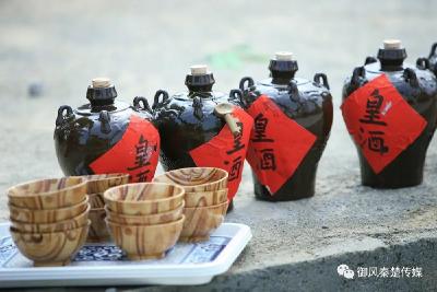 庄秀敏：动车上，想写写房县