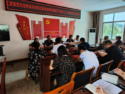 房县医疗保障局：走到群众家门口 政策送进心里头