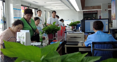 城关镇便民服务中心：高频事项“一扫知” 政务服务“加速度”