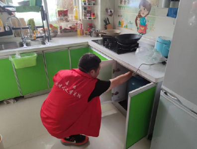 县农经中心：开展包联小区瓶装燃气入户检查确保居民用气安全