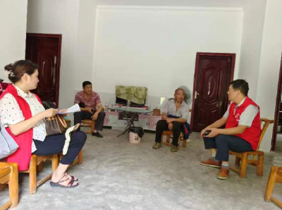 房县农经中心：到金牛寺村开展“户户走到”活动