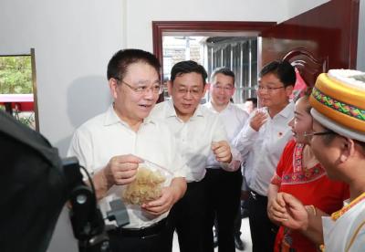 王蒙徽在荆门调研时强调：解放思想更新观念 振奋精神勇争一流 加快建设产业转型升级示范区
