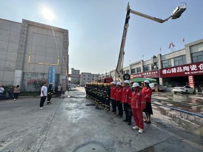 房县消防联合开展厂房仓库灭火救援实战演练暨战勤保障拉动