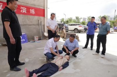 城关镇卫生院：走进莲花村开展应急演练活动