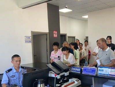 军店镇派出所：酷热暑期，“警”色解您忧