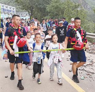 全力以赴 持续开展抢险救援