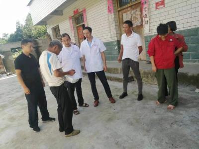 房县万峪河乡：关爱精神病患者 守护平安万峪