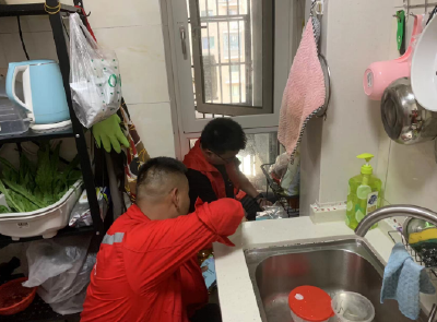 县住建局：开展“敲门”行动  保障“用气”安全