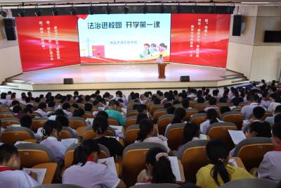 房县思源实验学校：法治教育进校园 警校护航助成长