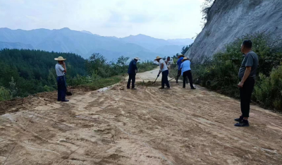 青峰镇积极开展农村公路管理养护工作