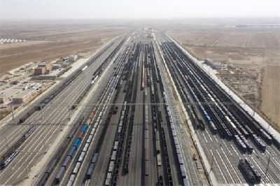 经纬线·在新疆，看总书记关心的清洁能源这样发电