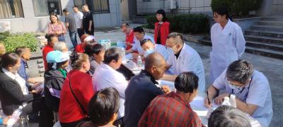 十堰市人民医院专家团到上龛乡开展义诊活动