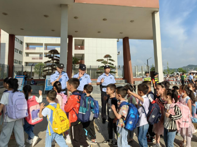 房县政法系统为学生送上“开学第一课”