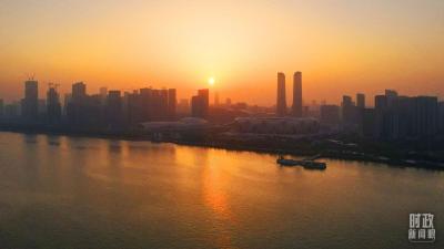 【每日一习话】大力发展智慧交通和智慧物流
