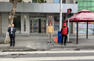 房县医疗保障局：持续开展文明交通劝导志愿服务活动