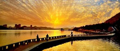 大江奔腾 两岸都是您开辟的新天地