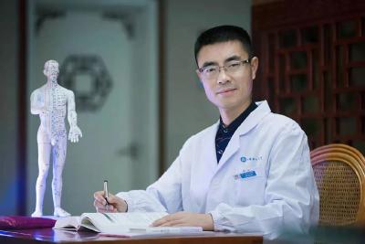 女子肩颈疼痛难忍！十堰医生一招解决！