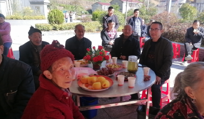 九道乡响应沟村：爱满重阳节 茶话敬老情