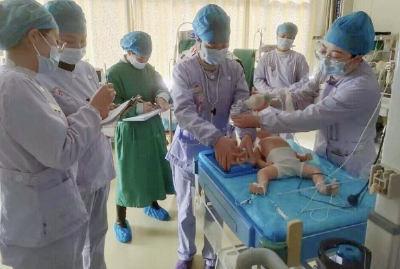 县保健院：开展危重患者抢救技术培训考核