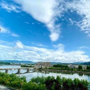 房县消防：联合多部门开展大跨度大空间灭火救援实战演练暨战勤保障拉动