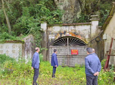 野人谷镇：绷紧责任弦  织牢安全网