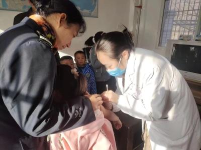 野人谷镇木瓜小学：党员干部齐心协力  有效防控冬春流行传染病