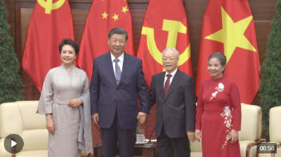 独家视频丨即将启程回国之际 习近平和夫人彭丽媛同阮富仲和夫人吴氏敏话别