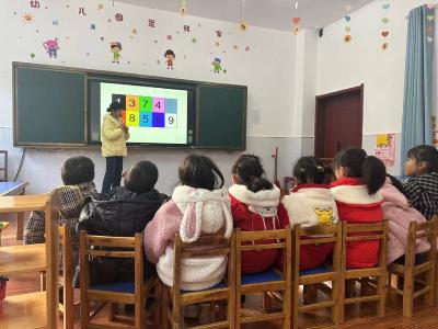 房县教研中心：到野人谷镇中心幼儿园开展教学视导活动