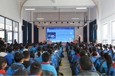 与法同行 助力研学 房县人民法院文旅法庭研学课堂开课了！