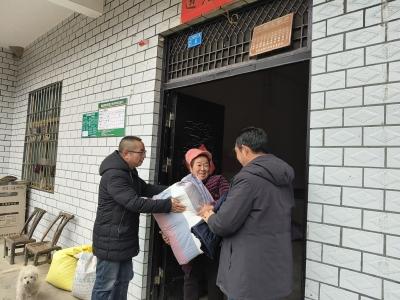 九道乡：促膝“话发展”  情浓“腊八节”