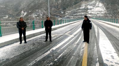 ​姚坪乡：战冰雪吹响农村道路交通安全整治集结号