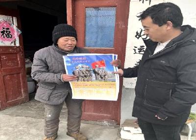白鹤镇：迎新春送年画 情暖退役军人