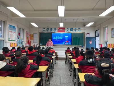 房县实验小学：大手拉小手 护水共“童”行